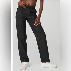 Black pants (cloud nine pants by Alo) size xs.Brand new never been worn.No tags